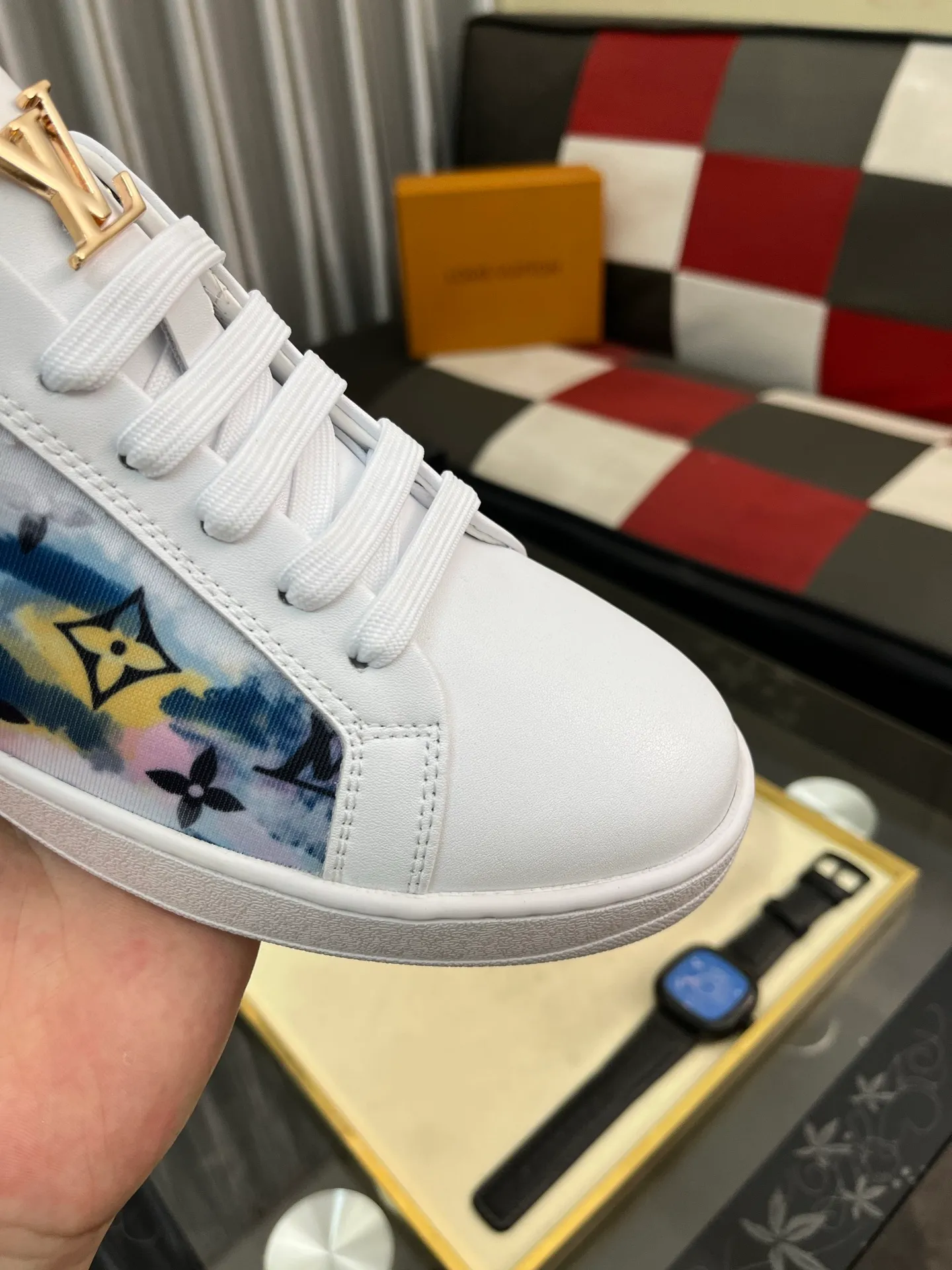 Men's shoes💰400⌚️⌚️"LV" latest men's casual shoes, genuine leather lining, rubber wear-resistant outsole, fine lines and beautiful strips, not too much decoration, European and American style, comfortable and high-end, code number: 38 to 44 45 can be customized, 3️⃣colors are available